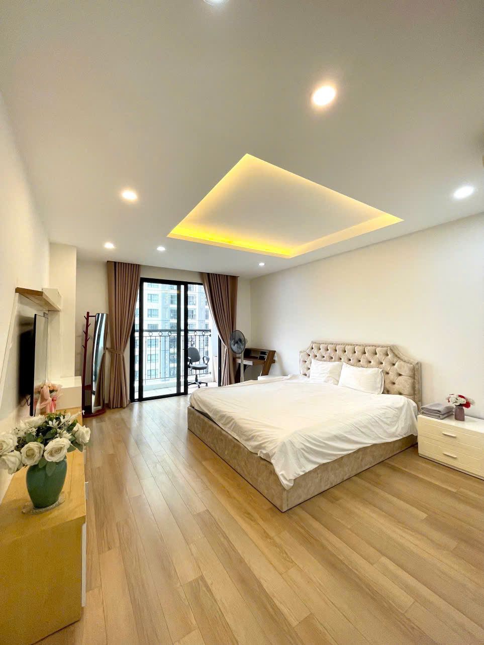 Cho thuê Homestay 4 Phòng Ngủ tại Times City